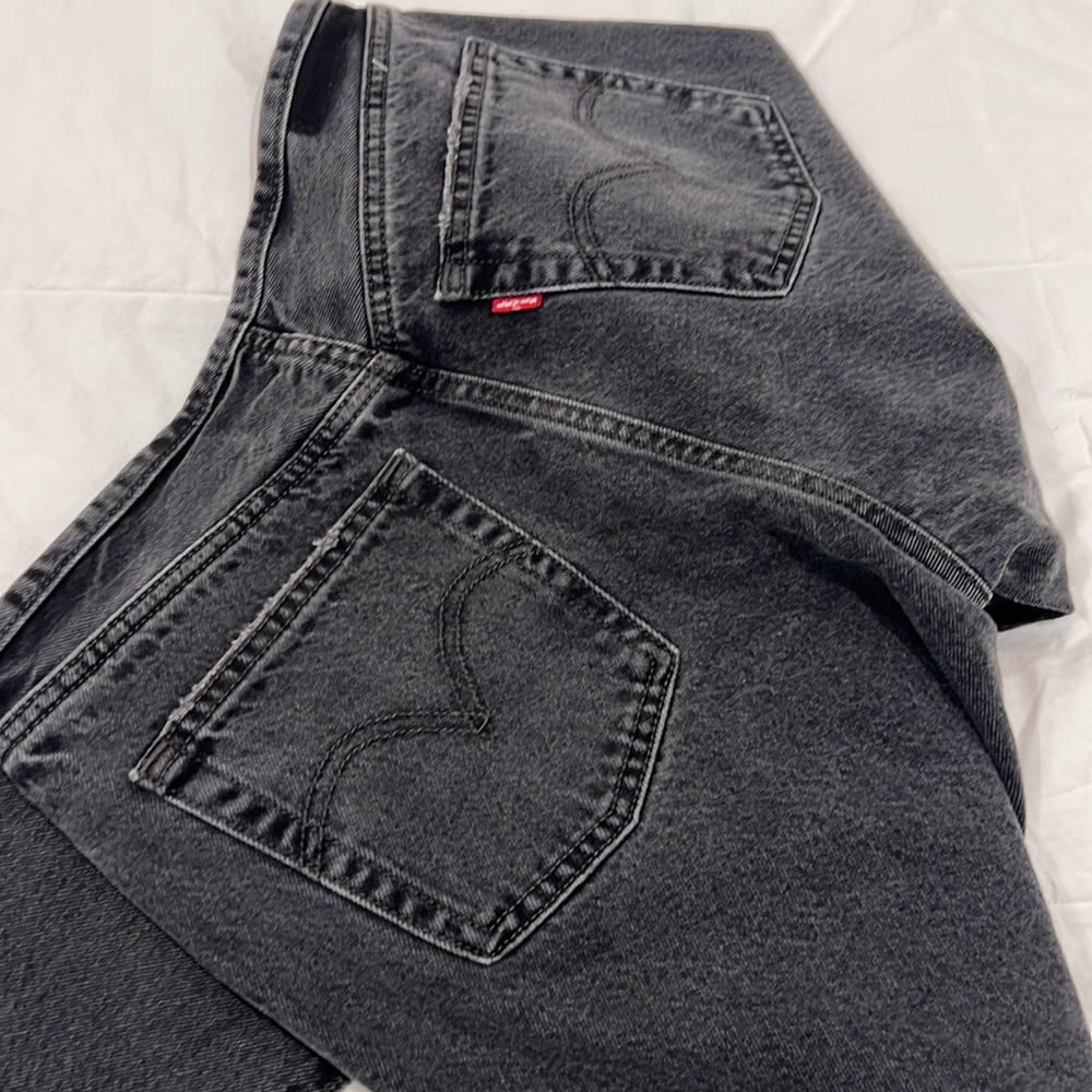 Levis - Picture 5 of 6